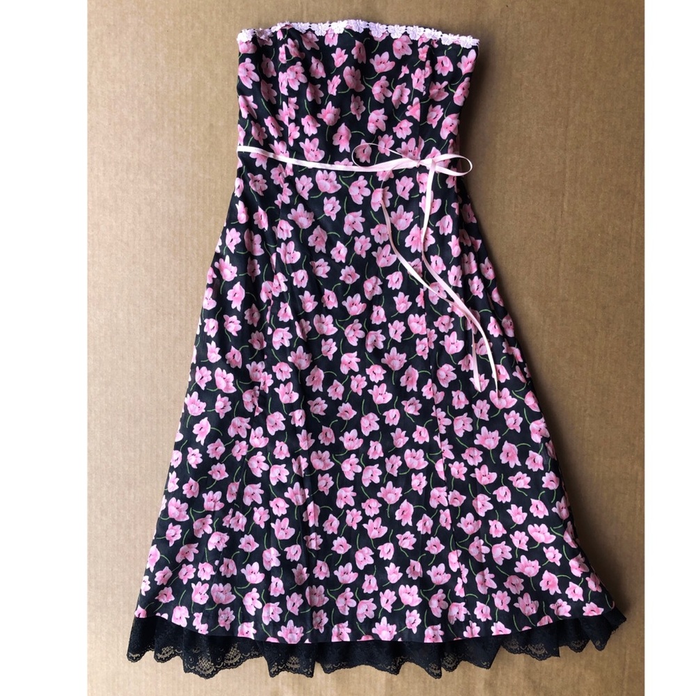 Women’s pink and black floral strapless dress